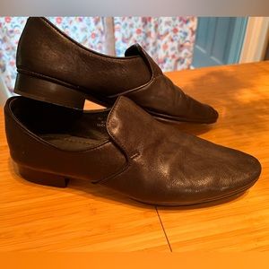 Frye Ashley black leather loafers / flats